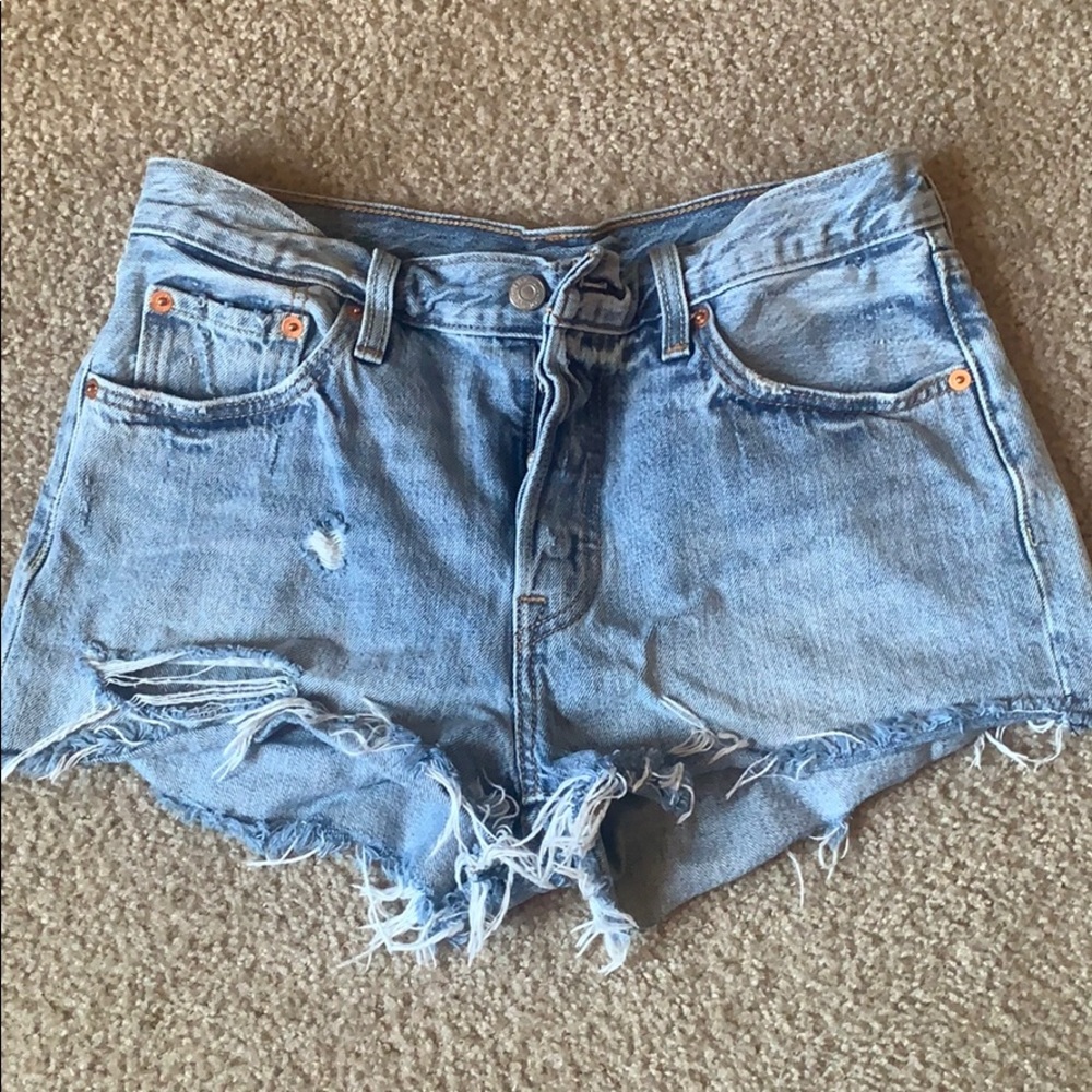 Levi shorts size 28